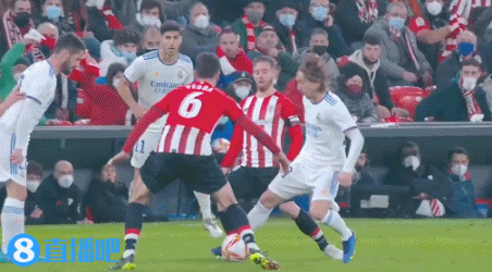 剑指三分，阿森纳晒欧冠赛前海报：萨卡单人出镜